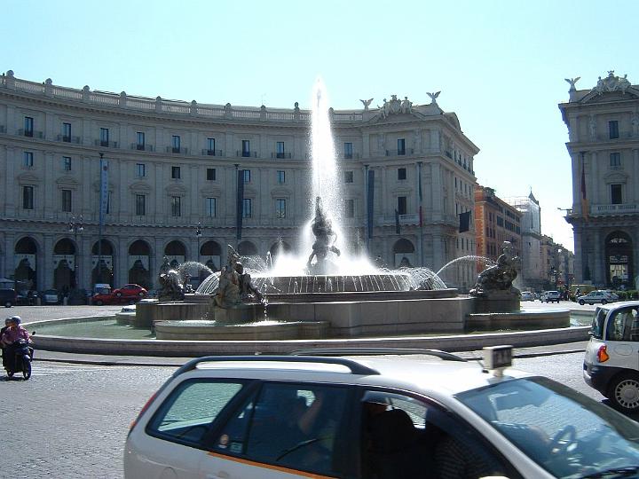 Rome-Fountain 3.JPG